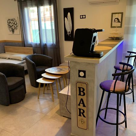 Grand Studio Tres Agreable Avec Bar, Cuisine Et Terrasse كانيو سور مير المظهر الخارجي الصورة